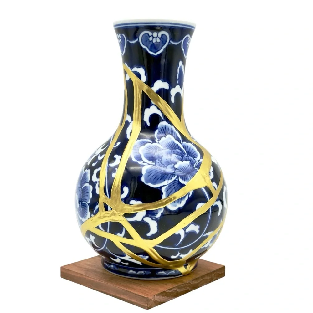 Kintsugi Vase Chinese Porcelain Gold Crack Art Personal Growth Anniversary Gift